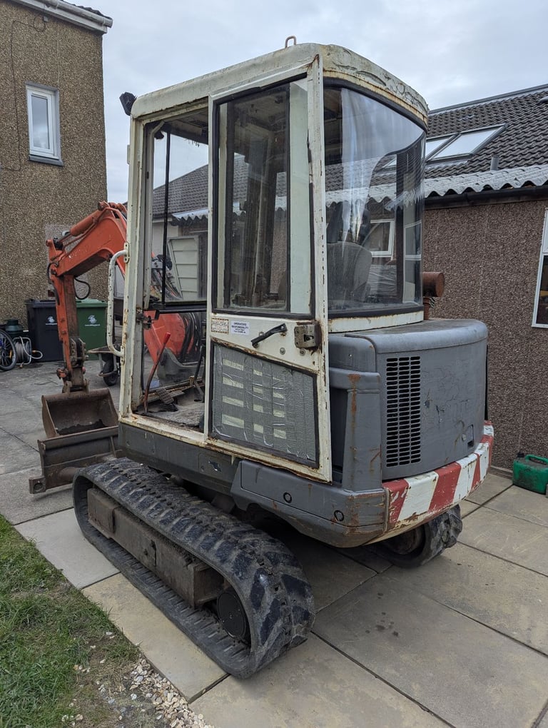 Kubota KX61 digger 2.6T rubber tracks with 3 buckets 