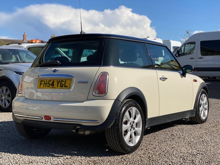 2005 MINI Hatch 1.6 Cooper Hatchback 3dr Petrol Manual Euro 4 (116 bhp) Hatchback Petrol Manual