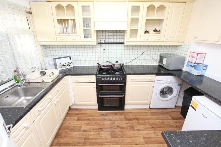 Bethnal Green - MOVE IN ASAP - cheap double room / 0 DEPOSIT SCHEME
