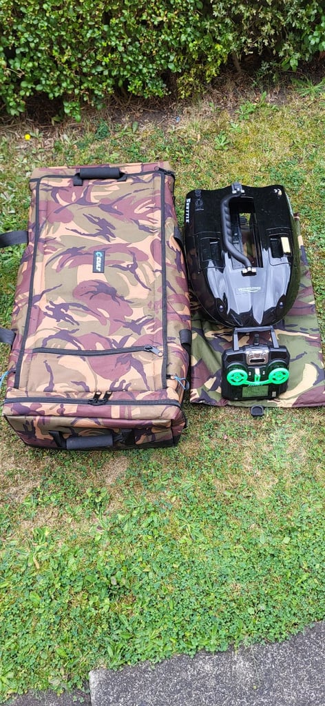 Waverunner shuttle bait boat 
