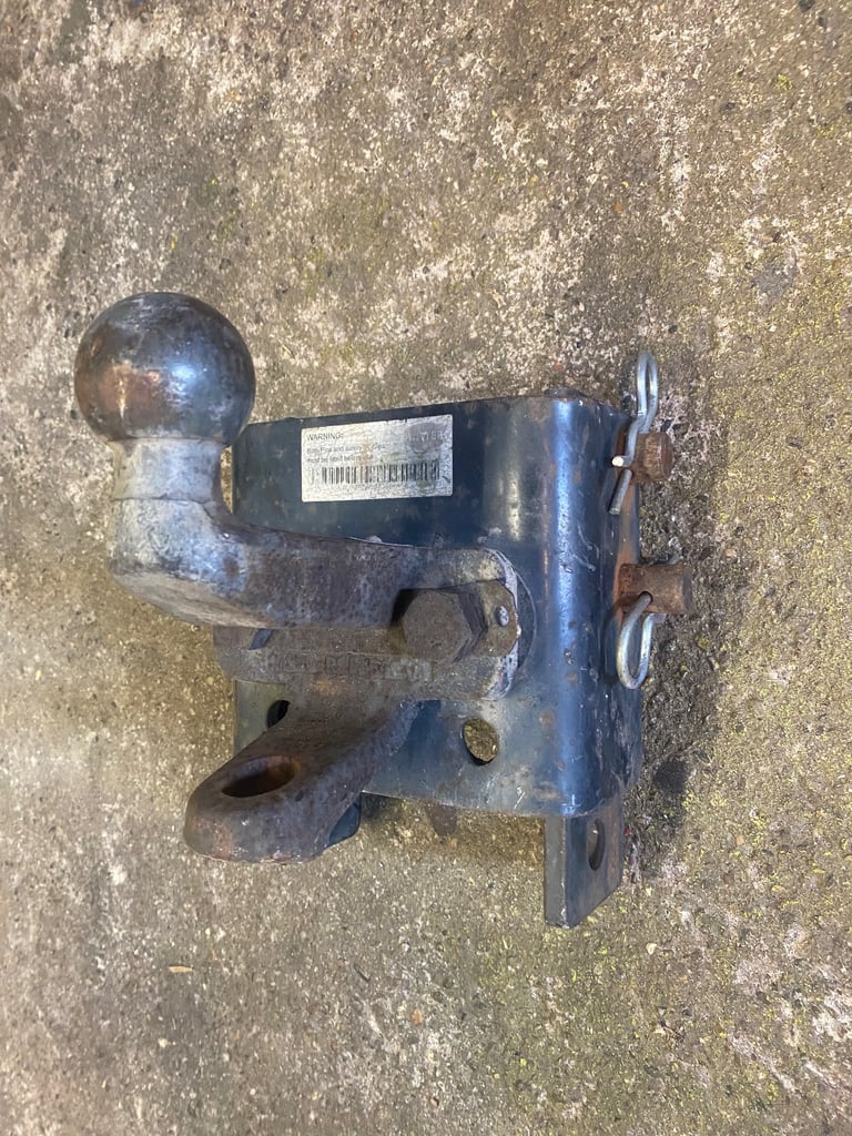 Tow bar hitch 