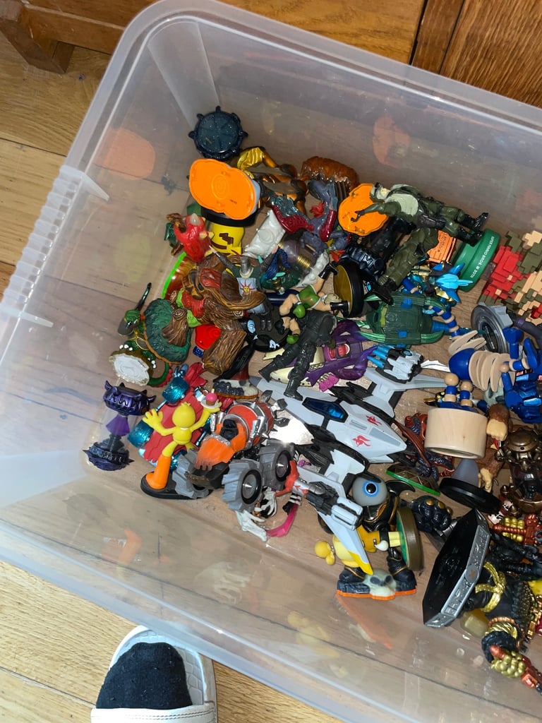 Sky lander & amiibo character figures