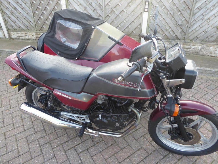 HONDA CB 450 SIDECAR OUT FIT SQUIRE SIDECAR HAD IT STARTS NEEDS A GOOD SERVICE