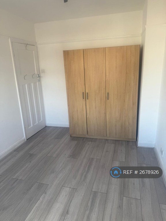 3 bedroom house in Essex Close, Merton, SM4 (3 bed) (#2678926)