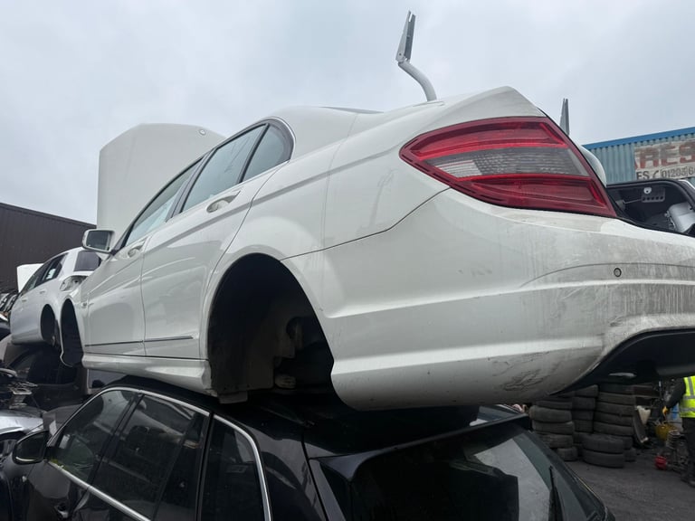 Breaking spare parts Mercedes c class w204 c220 white