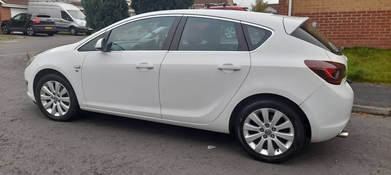 Vauxhall, ASTRA, Hatchback, 2014, Manual, 1956 (cc), 5 doors