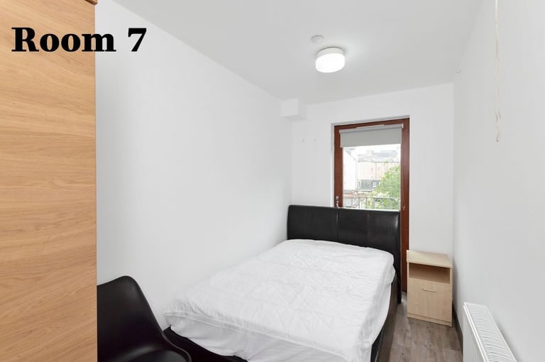 EN SUITE ROOM FOR LET: En suite bedroom available within large 8 bed townhouse in Newington