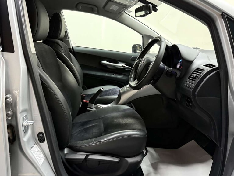 2012 Toyota Auris 1.8 VVT-h T Spirit CVT Euro 5 (s/s) 5dr Hatchback Hybrid Automatic