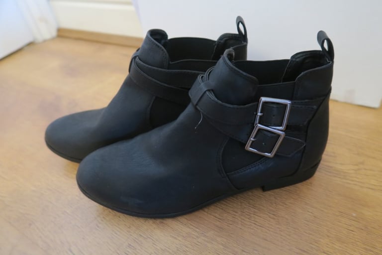 Dorothy Perkins Black Buckle Boots Size 5 NEW!