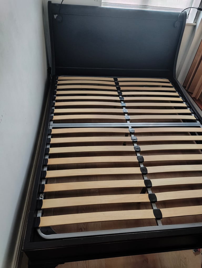 King Sized Sleigh bed with Low Footboard