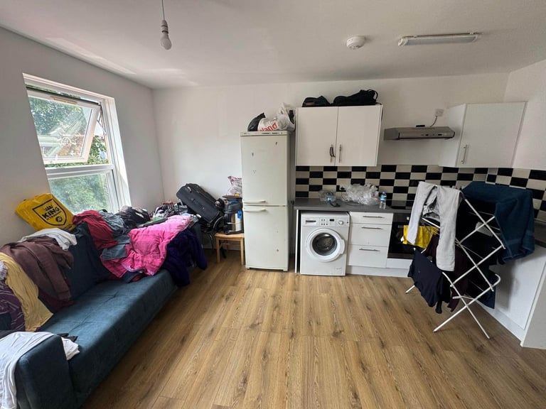 1 Bed Flat To Let EN3 7AP