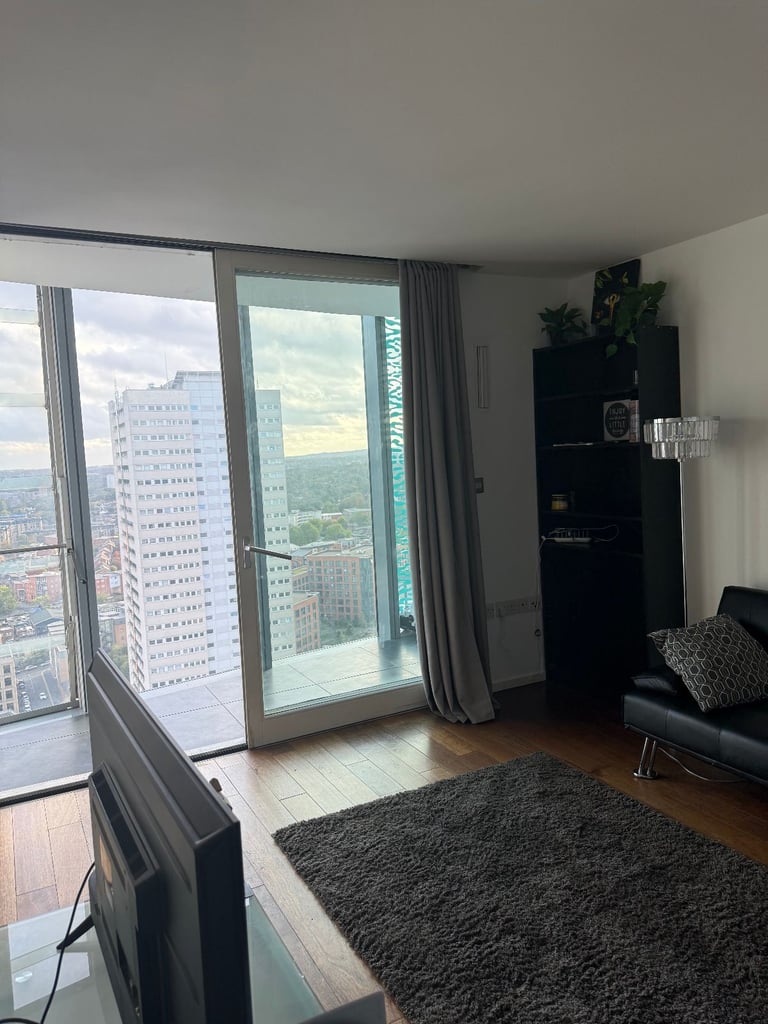 Modern Double Room in the Heart of Birmingham City Centre – All Bills Included!