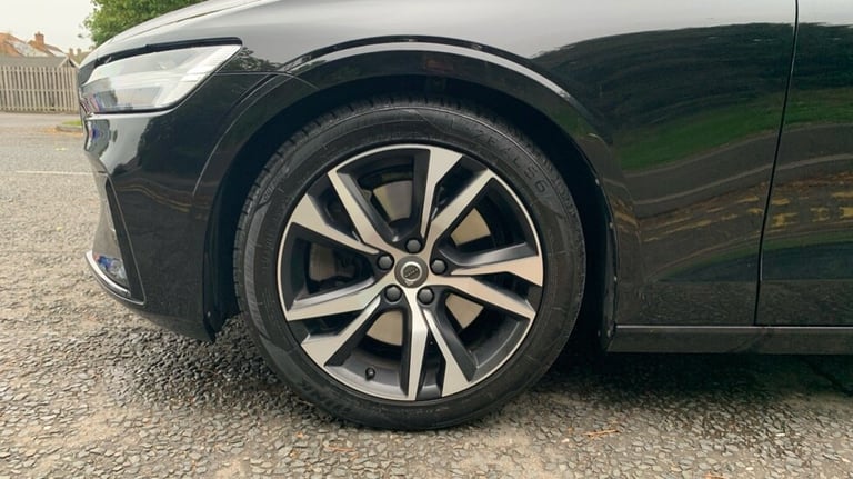 2021 Volvo S60 R-Design, B5 mild hybrid Saloon Petrol Automatic