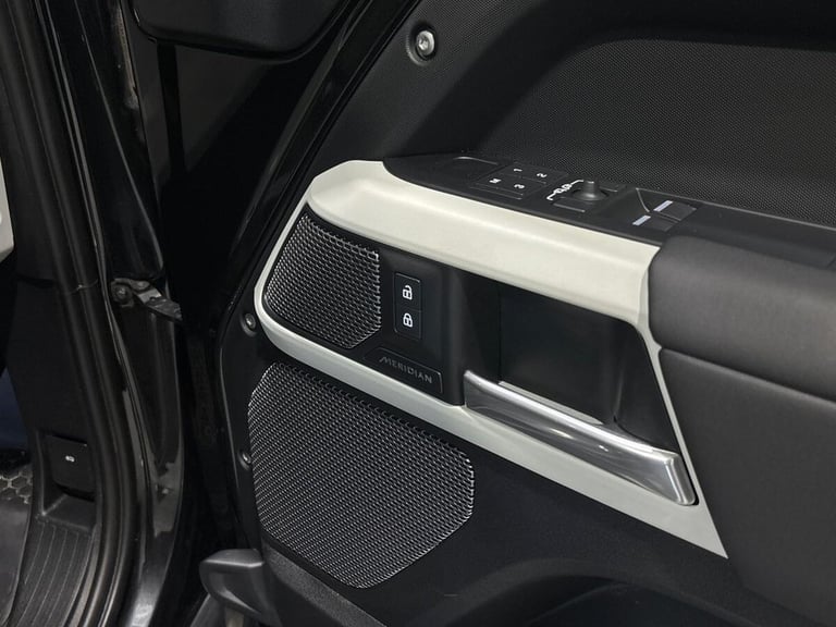 2023 Land Rover Defender 3.0 D250 MHEV SE Hard Top SUV 5dr Diesel Auto 4WD MWB Euro 6 (s/s) (250 ...