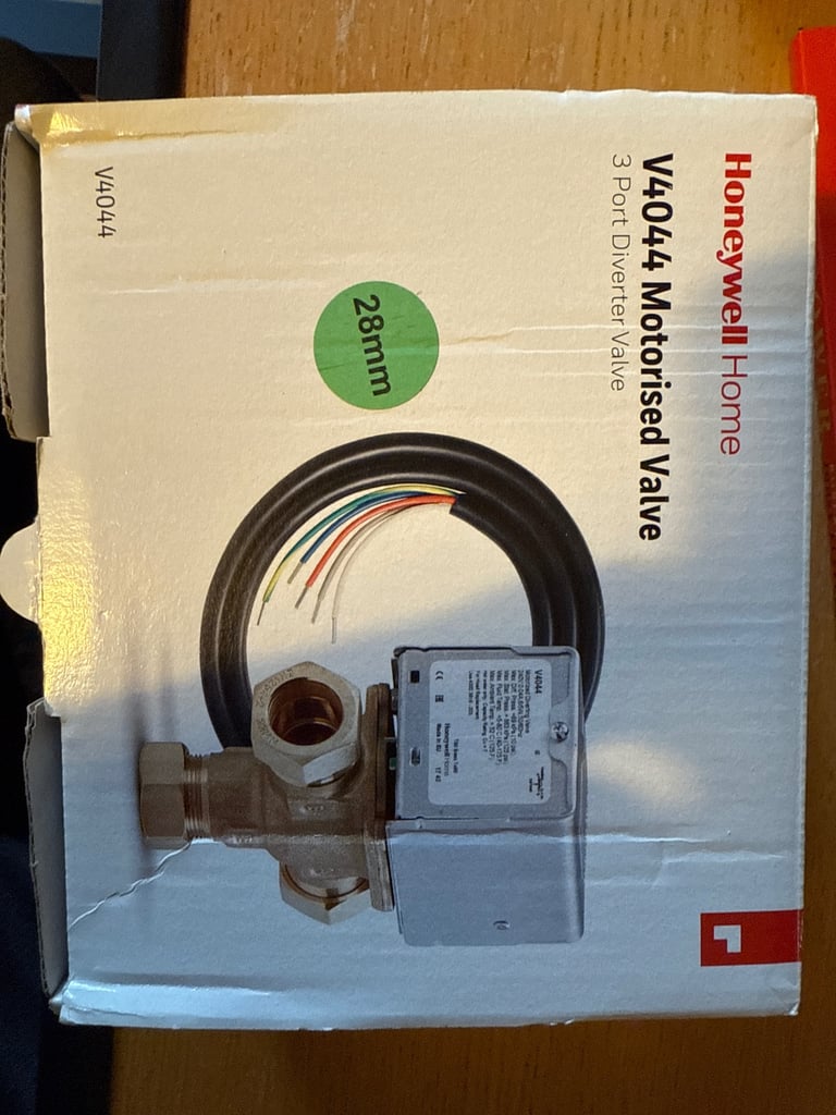 image for Honeywell V4044C Motorised Valve (28mm / 3 Port)
