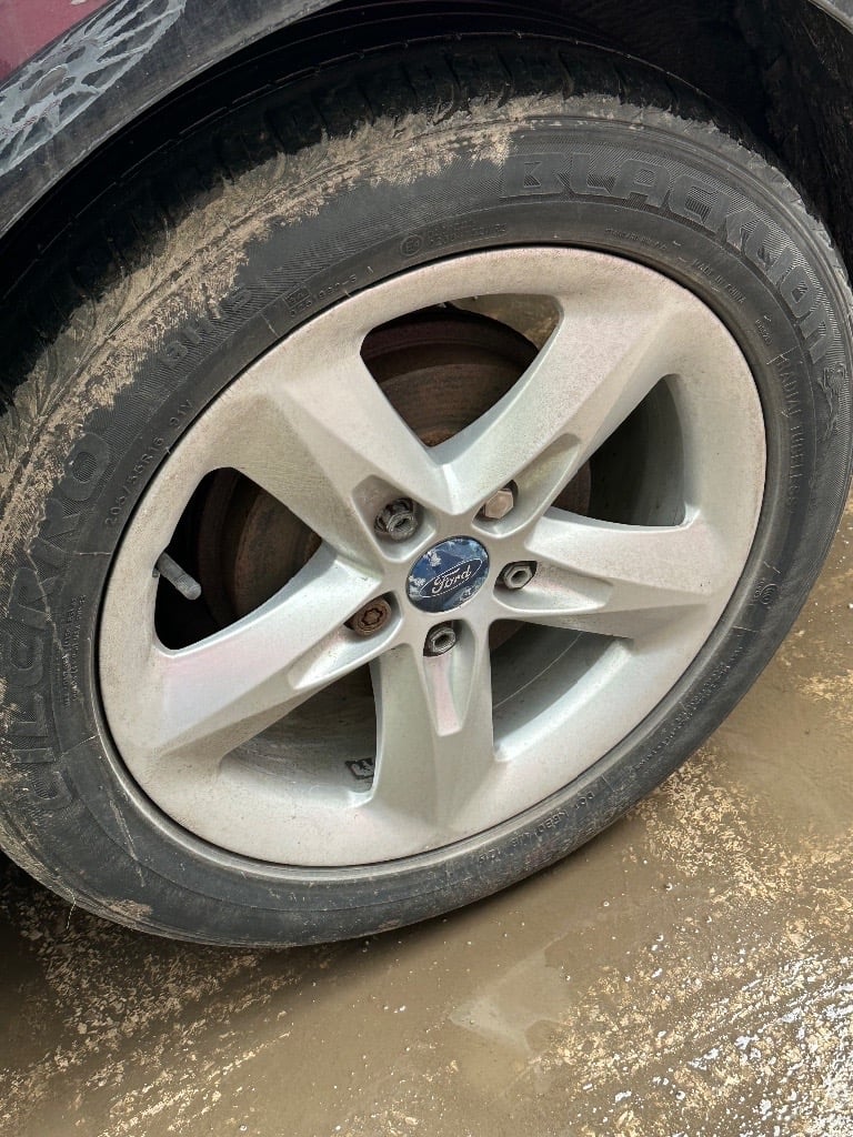 Ford Focus. Alloy wheel inc tyre 