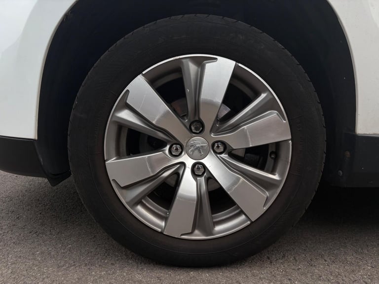 2015 Peugeot 2008 1.2 VTi PureTech Allure Euro 5 5dr HATCHBACK Petrol Manual