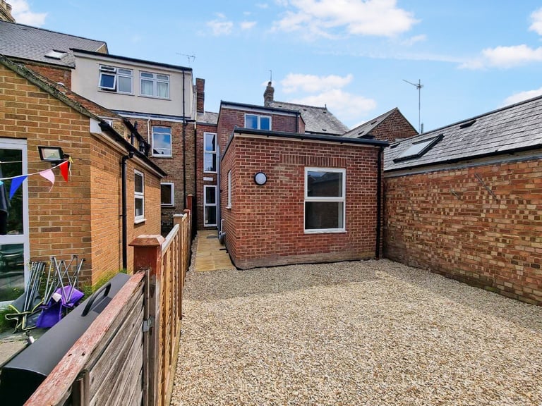 1 bedroom in Bullingdon Road, Oxford, OX4 Book Online - The Rent Guru {470}