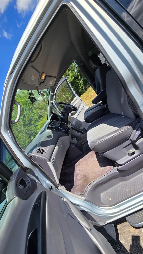 Fresh Import Mitsubishi Delica Spacegear Chamonix L400 3.0 Auto 8 Seater MPV 4X4