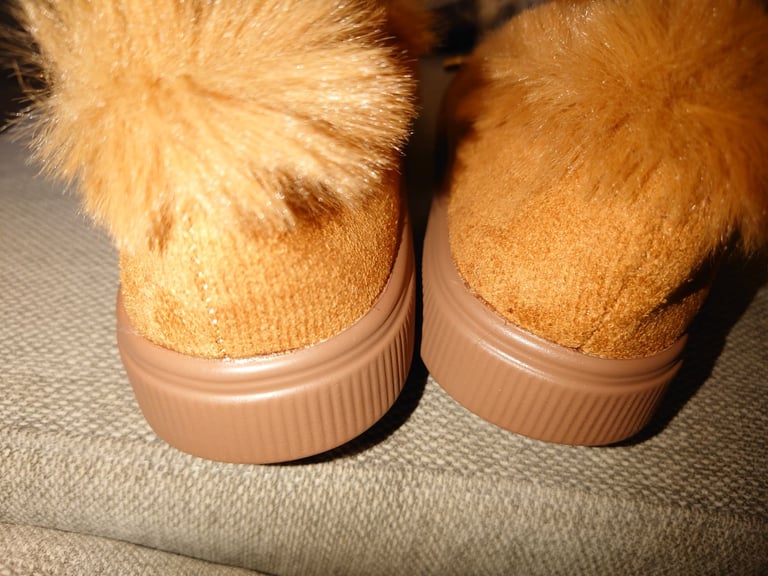 Brown slippers size 4 Euro 37