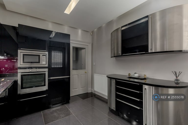 1 bedroom flat in Rothesay Terrace, Edinburgh, EH3 (1 bed) (#2555078)