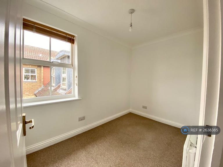 2 bedroom flat in Woods Road, Peckham, SE15 (2 bed) (#2638385)