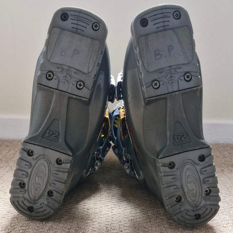 Ladies Salomon Irony Ski Boots 24 / UK 5