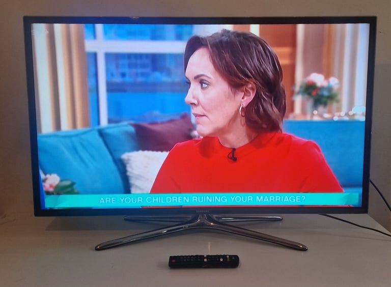 40 Inch Samsung Full HD Freeview Smart TV with Remote Control