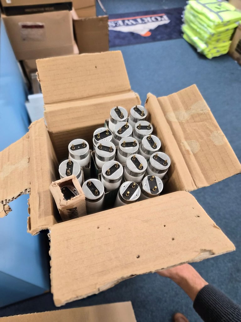 58W/835 light tubes philips (box 12)