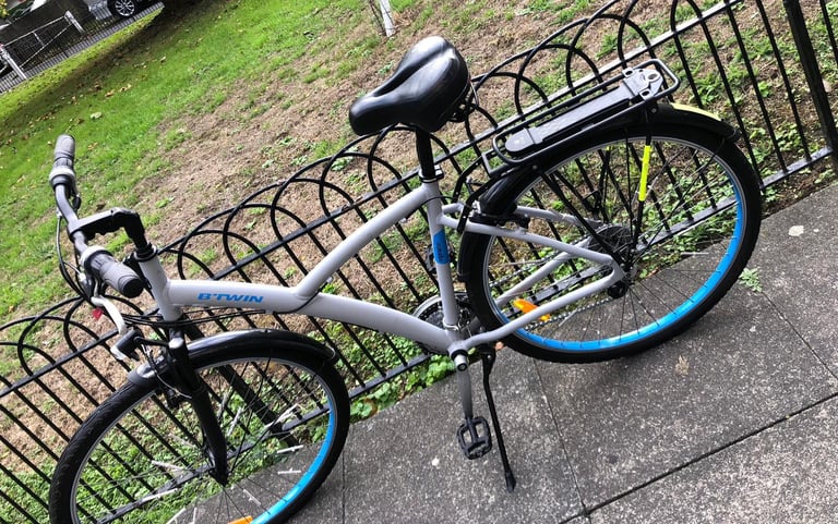 Lovely Adult Btwin hybrid Large frame 700C 24 speed in excellent condition fully functional 