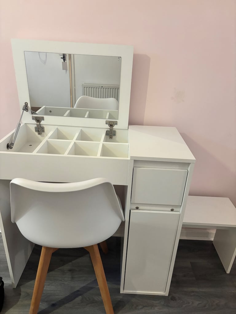 Dressing table 