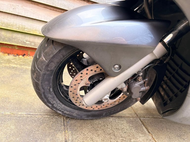 2010 / 10 Yamaha YP400 Majesty £1500 Silver 34049 miles.