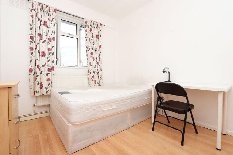 Whitechapel Big Double room available Today