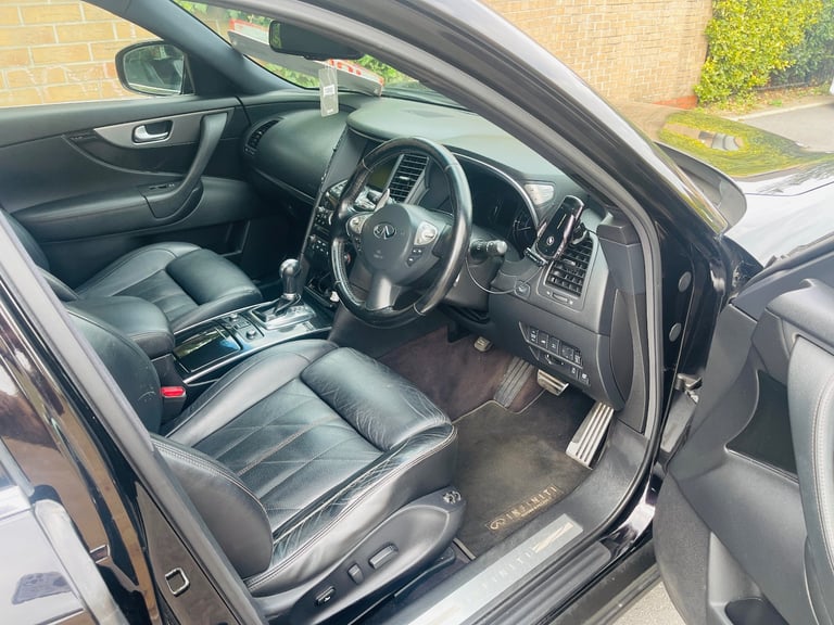 Infiniti FX30d S 2012, Semi-Auto 3.0L diesel, full service history, 5 doors
