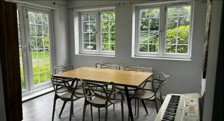 Single bed in shared double room, Fully Furnished in Newbury Park