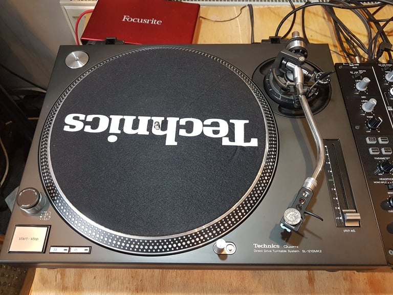 Technics SL 1210 MK2 (PAIR) Pioneer 450 mixer