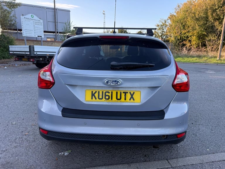 2011 Ford Focus 1.6 125 Zetec 5dr HATCHBACK PETROL Manual