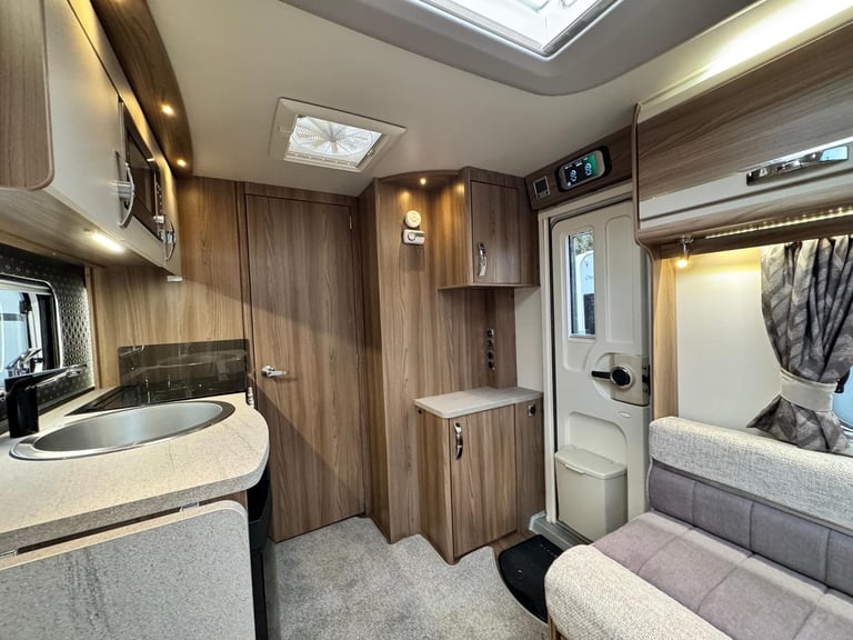 SWIFT CHALLENGER HI-STYLE 560 2021 MODEL ISLAND BED TOURING CARAVAN