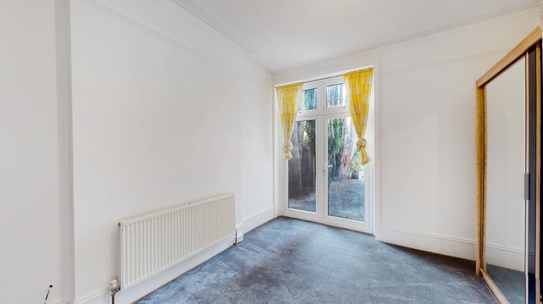 2 bedroom flat in Cameron Road, Croydon, CR0