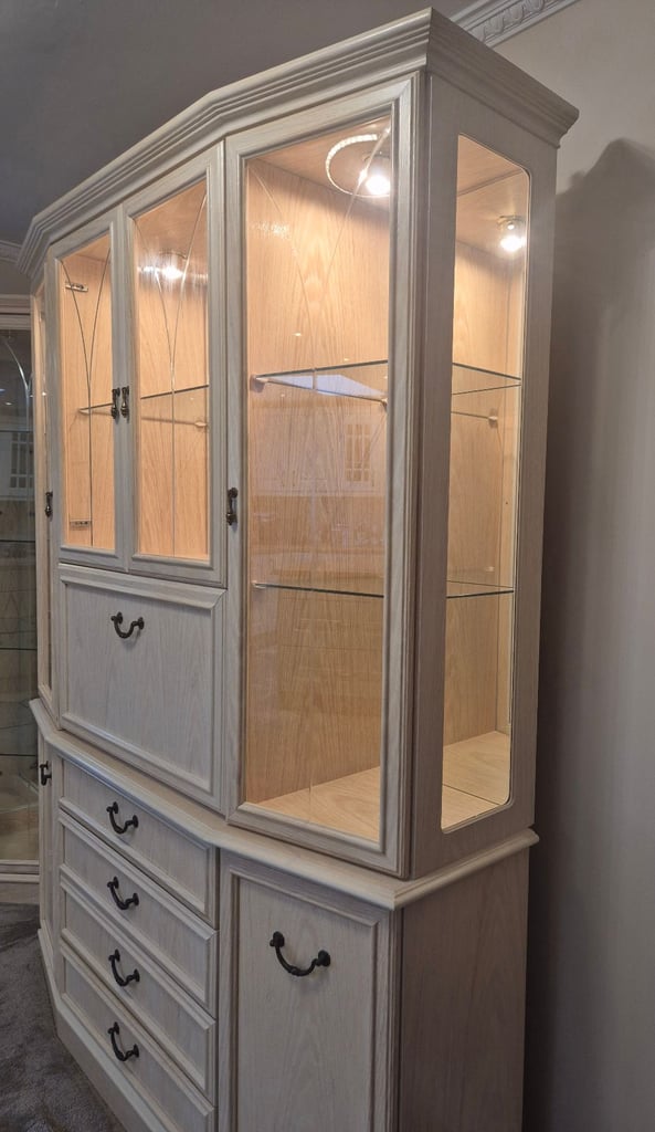 G Plan Limed Oak Large Display Mirrored Cabinet in limed oak with lighting and glass doors.