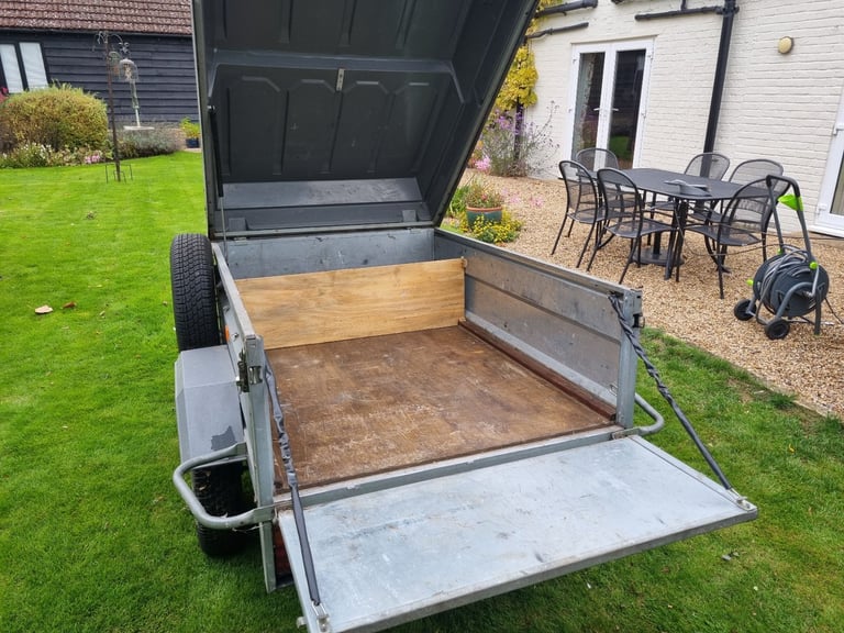 Erde Daxara 157 Trailer with Locking Lid
