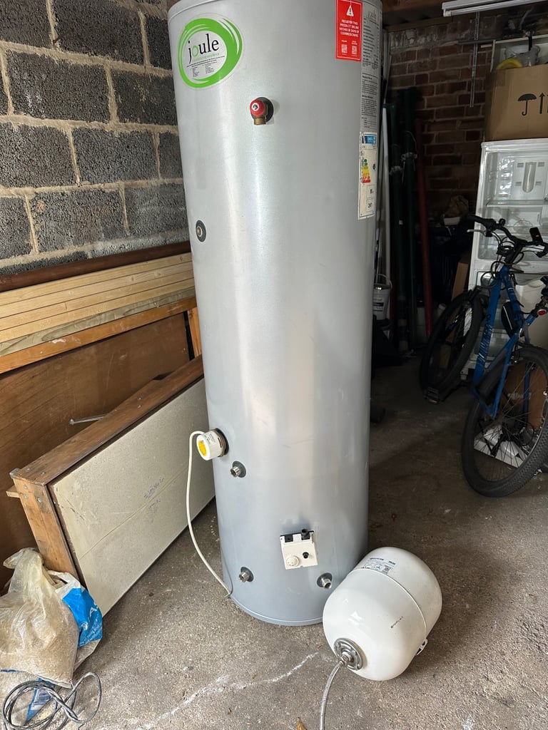 Unvented hot water cylinder 