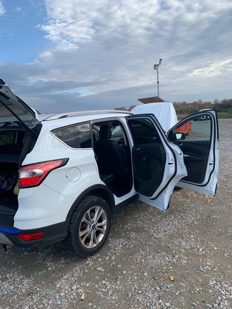 Ford, KUGA, Hatchback, 2017, Semi-Auto, 1498 (cc), 5 doors