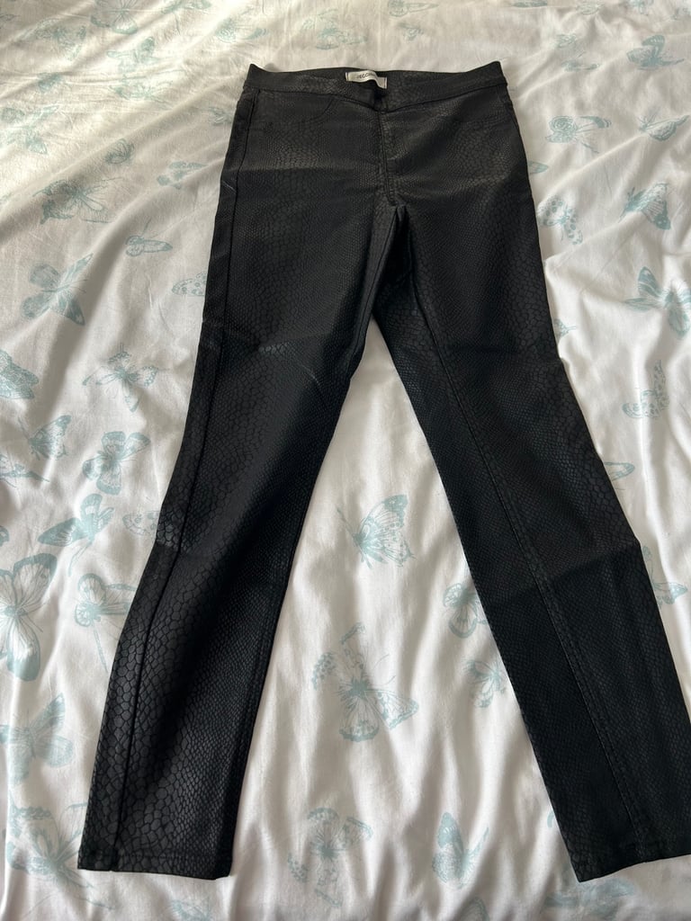 Women’s faux animal skin jeggings