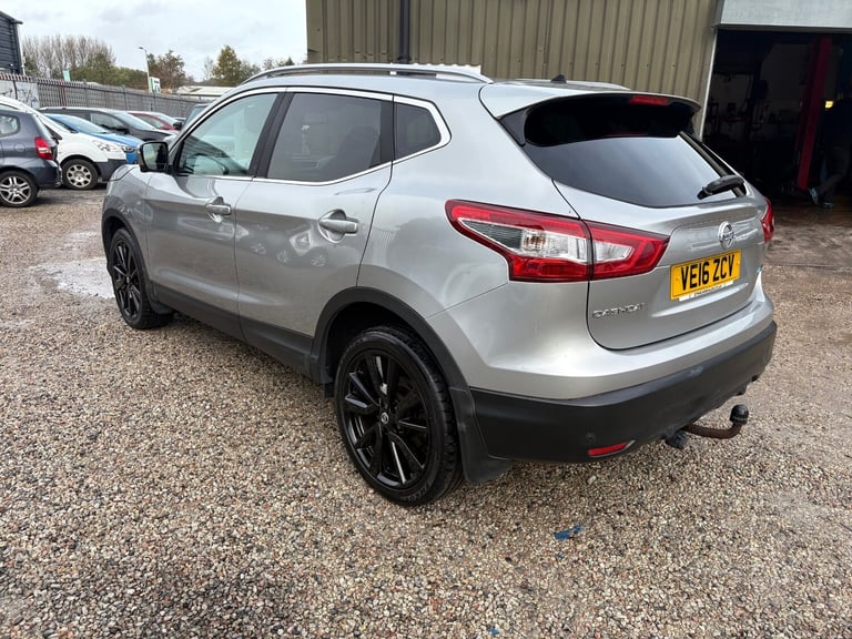 2016 Nissan Qashqai 1.5 dCi Tekna 5dr HATCHBACK Diesel Manual