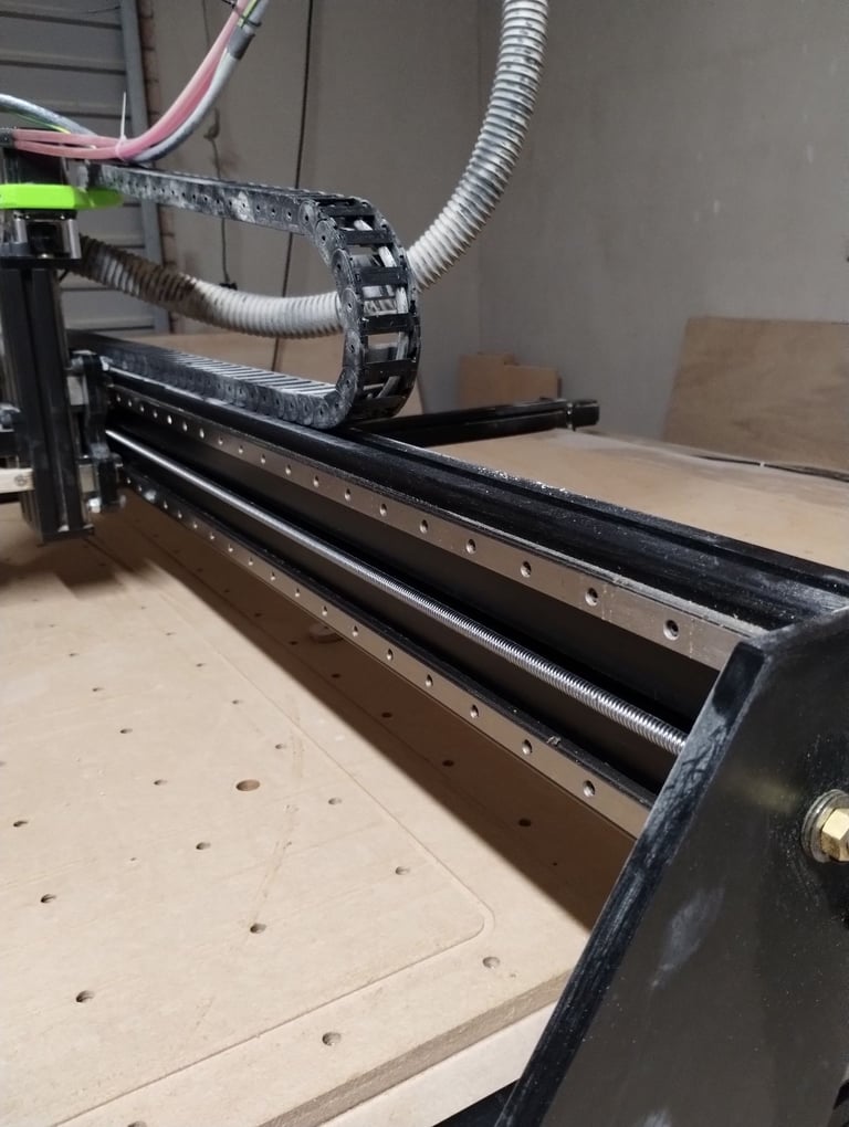 CNC Machine CNC Router - RatRig StrongHold ONE CNC Router – 1500 × 1500 mm – 2.2 kW Water-Cooled