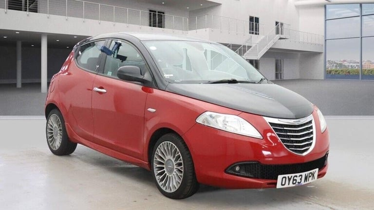 2013 Chrysler Ypsilon 0.9 TwinAir Black and Red 5dr HATCHBACK PETROL Manual