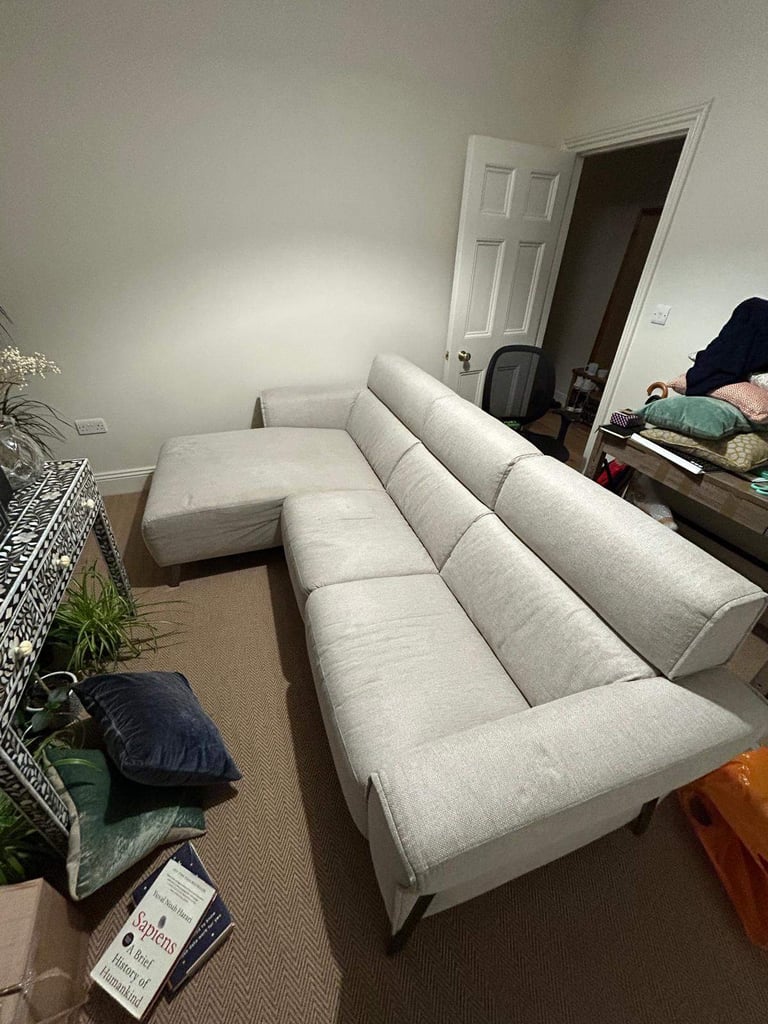 Natuzzi Eleganza Chaise Sofa (Left Arm Facing Chaise) Minerva White