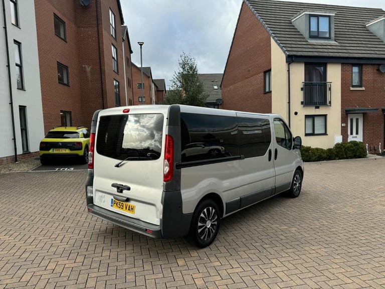Renault, TRAFIC, 9 Seater MPV, Minibus, People Carrier, 2010, Manual, 2464 (cc), 4 doors