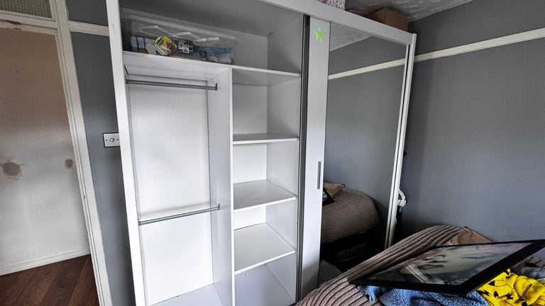 image for Large Mirrored Sliding Wardrobe – Excellent Condition!